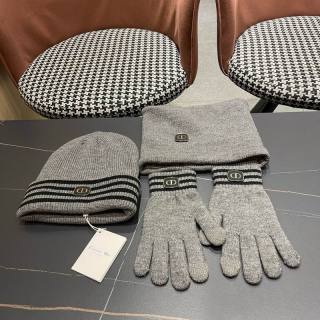 2025.12.17 Super Perfect Dior Scarf Hat Gloves 067