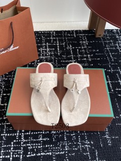 2025.04.02  Super Perfect Loro Piana Women Slippers sz35-41 023