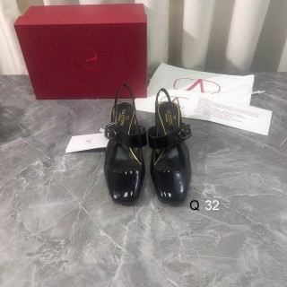 2025.04.29 Super Perfect Valentino Women Sandals Size35-40 574