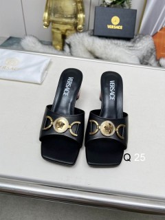 2025.11.24 Super Perfect Versace Women Slippers size35-40 213