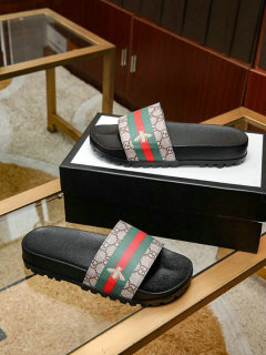 LV Men Slippers