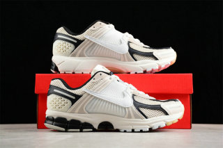 Nike Zoom Vomero 5 Women Shoes (2)