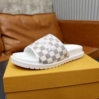LV Slippers 38-45 (30)