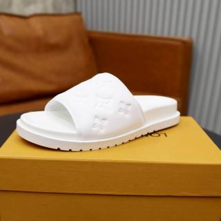 LV Slippers 38-45 (40)
