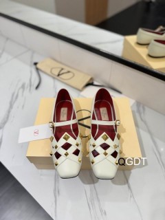 2026.03.10  Super Perfect Valentino Women Sandals Size35-40 895