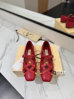 2026.03.10  Super Perfect Valentino Women Sandals Size35-40 893