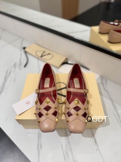 2026.03.10  Super Perfect Valentino Women Sandals Size35-40 894