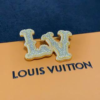 2026.04.17  LV Brooch 013