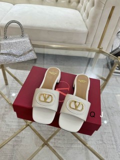 2025.11.25 Super Perfect Valentino Women Slippers Size35-40 284