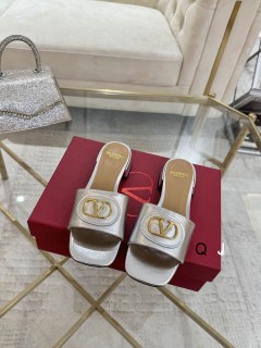 2025.11.25 Super Perfect Valentino Women Slippers Size35-40 289