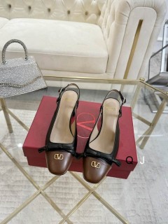 2025.11.25 Super Perfect Valentino Women Sandals Size35-40 870
