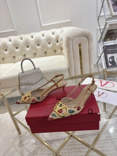2025.11.25 Super Perfect Valentino Women Sandals Size35-40 872