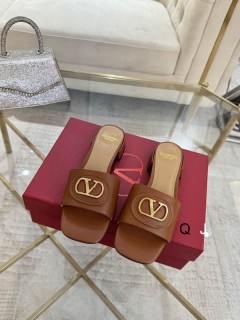 2025.11.25 Super Perfect Valentino Women Slippers Size35-40 286