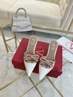 2025.11.25 Super Perfect Valentino Women Slippers Size35-40 281