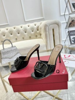 2025.11.25 Super Perfect Valentino Women Slippers Size35-40 300