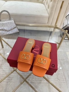 2025.11.25 Super Perfect Valentino Women Slippers Size35-40 290