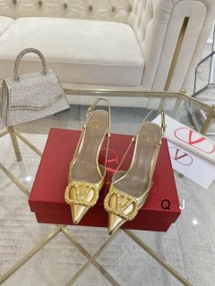 2025.11.25 Super Perfect Valentino Women Sandals Size35-40 874