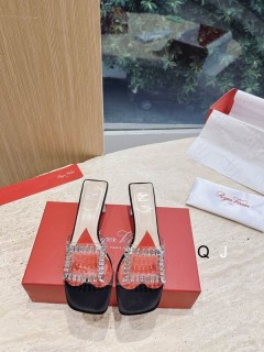 2023.8.29  super perfect Roger Vivier women shoes sz35-40 001