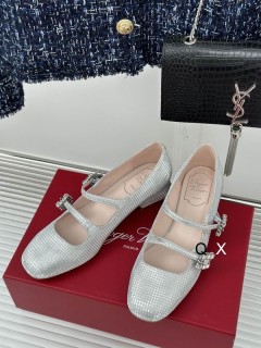 2023.11.3  Super Perfect Roger Vivier Women Shoes size35-40 015