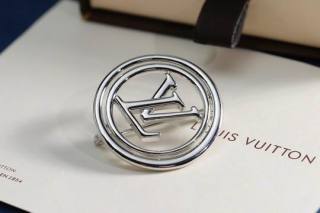 2024.11.19  LV Brooch 003