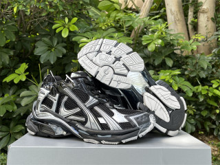 Balenciaga Runner Sneakers (43)